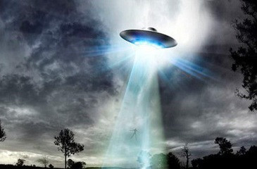 Một số nhà nghiên cứu suy đoán rằng ánh sáng kỳ lạ trên có thể bắt nguồn từ phi thuyền của người ngoài hành tinh.