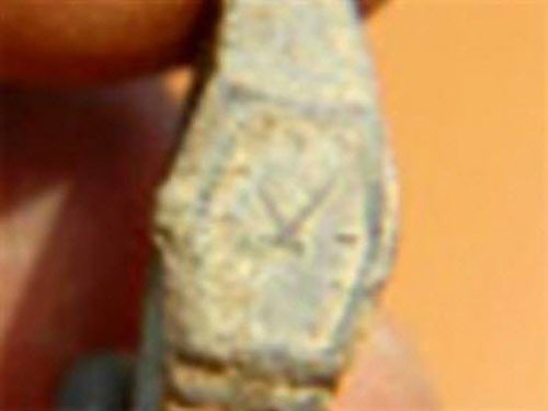 Việc phát hiện chiếc đồng hồ siêu nhỏ trong mộ cổ Trung Quốc khiến một số người cho rằng đây là bằng chứng về việc du hành thời gian.