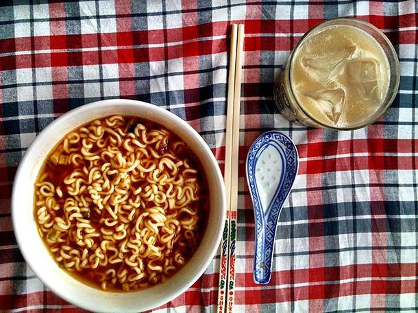 Người Nhật Bản còn tự hào vì đã phát minh ra mì ăn liền. Đây là sáng chế của Momofuku Ando, người được mệnh danh là “Ông vua của mì ăn liền” trong mọi thời đại.