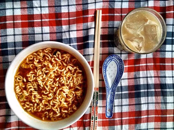 Người Nhật Bản còn tự hào vì đã phát minh ra mì ăn liền. Đây là sáng chế của Momofuku Ando, người được mệnh danh là “Ông vua của mì ăn liền” trong mọi thời đại.