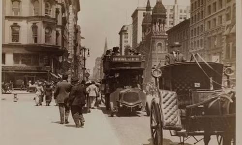 Trên đường phố New York, người dân dễ dàng bắt gặp những chiếc xe ngựa kéo di chuyển trên đường.