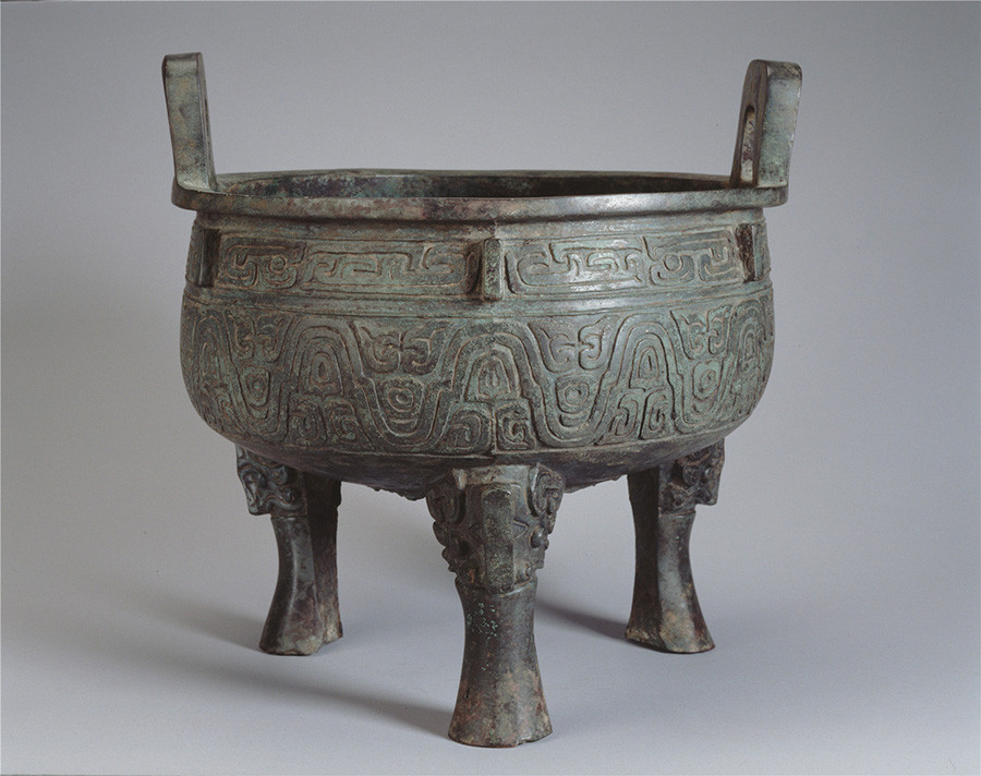 Hiện vật bằng đồng được chế tác vô cùng tinh xảo.