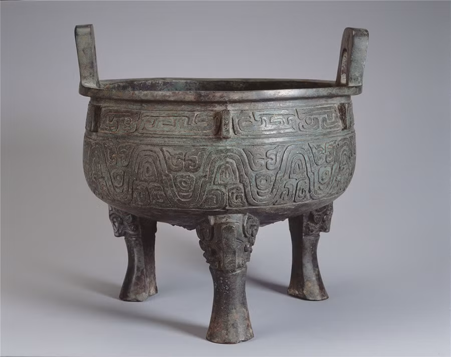 Hiện vật bằng đồng được chế tác vô cùng tinh xảo.