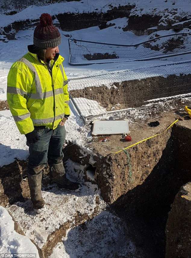 Vào khoảng năm 800 trước Công nguyên, việc hỏa táng và để tro cốt trong hũ thường phổ biến hơn là chôn cất. Do vậy, việc phát hiện bộ xương này là điều hiếm gặp và ẩn chứa nhiều bí ẩn.