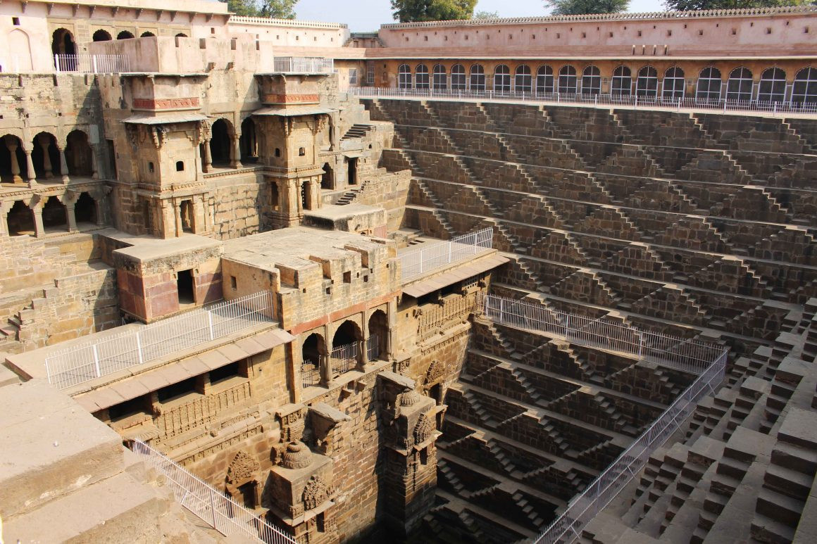 Không những nổi tiếng với những công trình có màu hồng, thành phố Jaipur (Ấn Độ) còn nổi tiếng với hàng loạt di sản văn hóa như pháo đài, cung điện cùng những công trình mang phong cách hoàng gia.