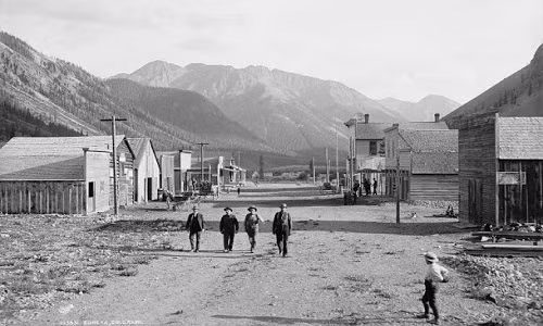 Những người đàn ông cùng nhau đi làm. Ảnh chụp ở phố Esplanade, New Orleans năm 1900.