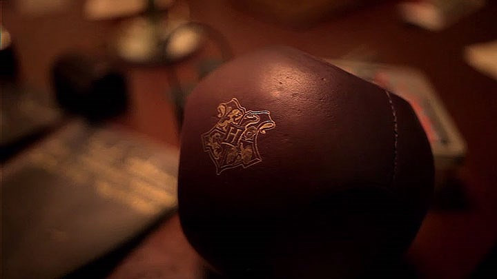 Quả bóng quidditch cũng được tạo nên một cách chân thực.