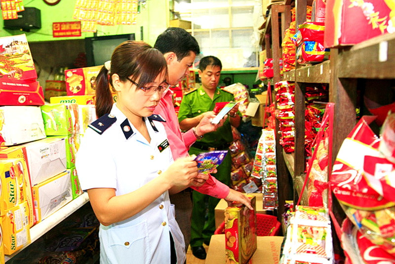 Kiểm tra vệ sinh an toàn thực phẩm.