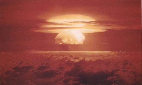 Castle Bravo cũng là quả bom nhiệt hạch mạnh nhất do Mỹ kích nổ với mức năng lượng đạt tới 15 Megaton. Theo đó, mức năng lượng của Castle Bravo lớn gấp 1000 lần năng lượng của một trong hai quả bom hạt nhân mà Mỹ thả xuống Nhật Bản.