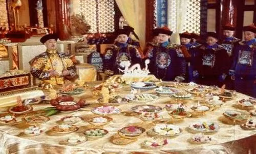 Các món ăn dâng lên vua chúa Trung Quốc thời xưa đều phải thông qua quy trình kiểm tra, nấu nướng chặt chẽ.