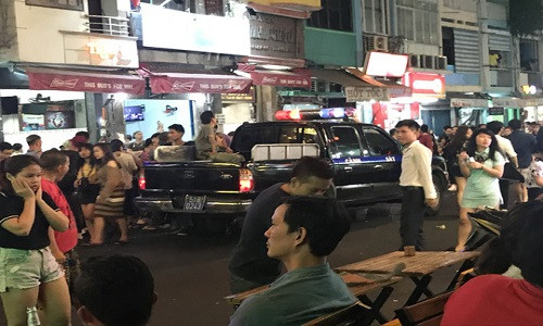 Lực lượng chức năng đi tuần ở phố đi bộ Bùi Viện.