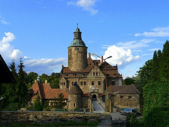 Lâu đài Czocha được xây dựng vào giữa thế kỷ 13, từ năm 1241 đến 1247, gắn liền với nhiều sự kiện lịch sử và những bộ phim nổi tiếng.