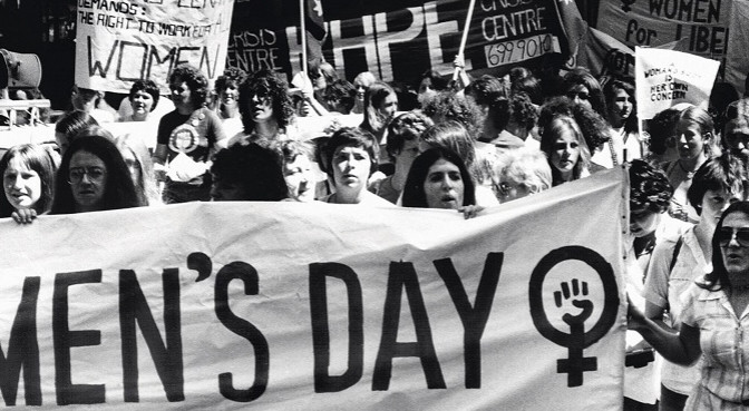 Đến tháng 3/1859, các nữ công nhân ở Mỹ làm việc trong hãng dệt đã thành lập công đoàn đầu tiên. Công đoàn của các nữ công nhân ra đời có nhiệm vụ bảo vệ và đấu tranh đòi một số quyền lợi cho họ.