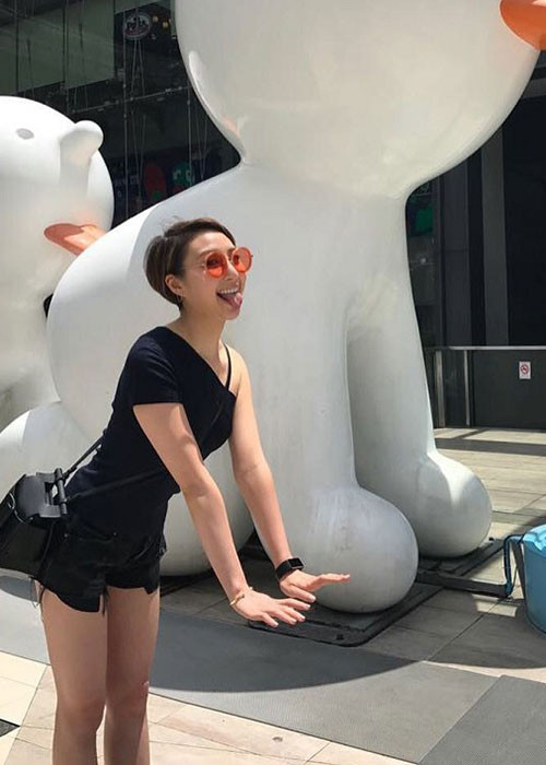 Cô nàng sở hữu phong cách thời trang năng động, thoải mái ngoài đời thường. Hơn 60.000 người theo dõi cô mỗi ngày trên instagram.