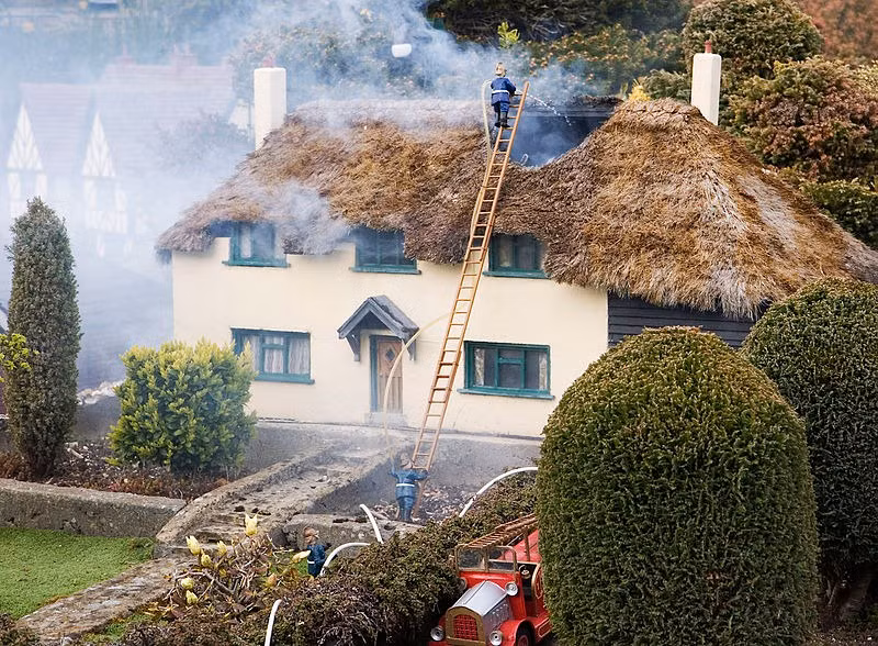Kế toán Roland Callingham đã tạo ra ngôi làng đặc biệt trên vào những năm 1920 trong khi thực hiện dự án tôn tạo khu vườn quanh nhà của ông.
