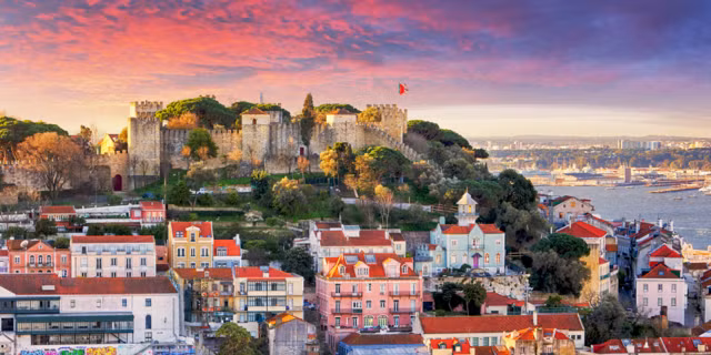 Đứng đầu danh sách 10 quốc gia thân thiện với người nước ngoài là đất nước Bồ Đào Nha. Người nước ngoài sống tại quốc gia này cho biết họ có quan hệ tốt với người dân địa phương.