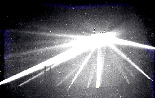 Trong cuộc tấn công trên bầu trời Los Angeles trên, 8 người thiệt mạng. Trong số này có 5 người chết vì bị trúng mảnh đạn pháo nổ dưới đất và 3 người còn lại tử vong vì đau tim. Cho đến nay, vật thể lạ xuất hiện trên bầu trời Los Angeles năm 1942 vẫn là bí ẩn lớn chưa có lời giải.