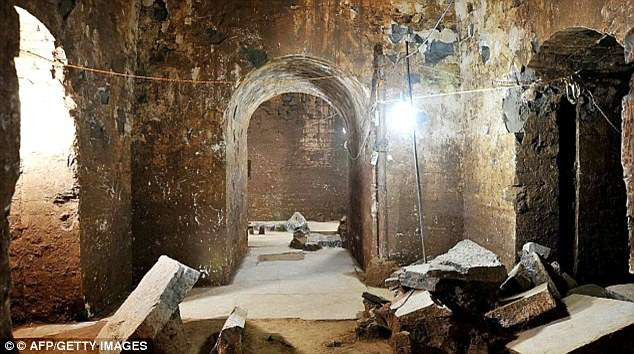 Các chuyên gia phát hiện tàn tích của lăng mộ rộng lớn - nơi an nghỉ của Tào Tháo - bao gồm hai công trình và một đường hầm trong cuộc khai quật vào năm 2016 - 2017.