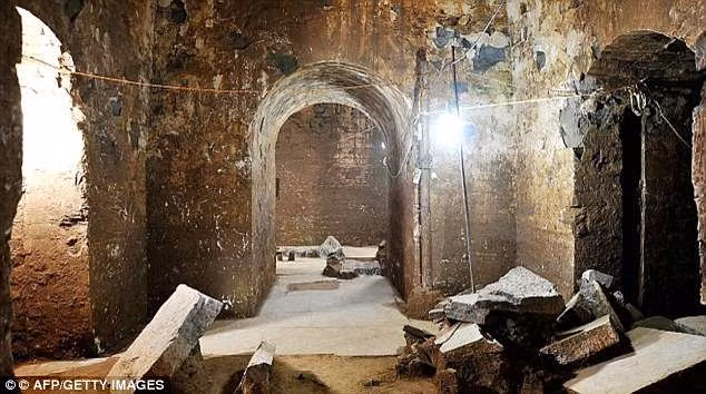 Các chuyên gia phát hiện tàn tích của lăng mộ rộng lớn - nơi an nghỉ của Tào Tháo - bao gồm hai công trình và một đường hầm trong cuộc khai quật vào năm 2016 - 2017.