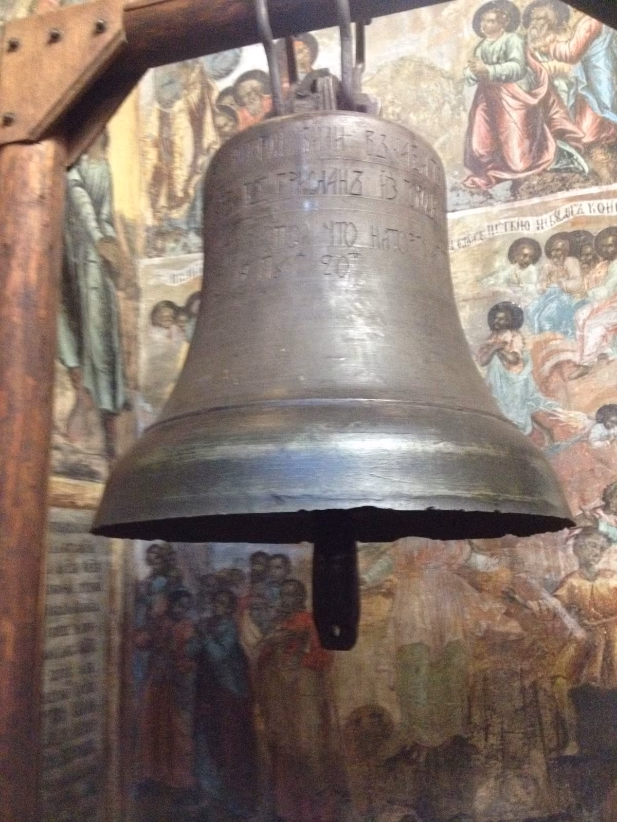 Cụ thể, sau khi vua cha mất, Hoàng tử Dmitry, con trai của Ivan Hung đế, bị đưa về thành Uglich.