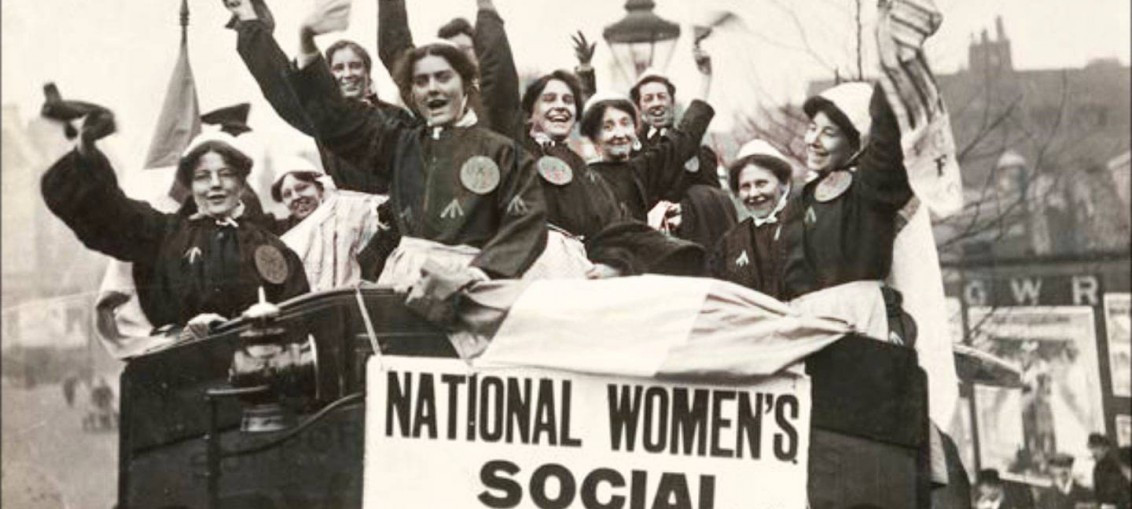 Ngày 8/3 trở thành ngày đoàn kết đấu tranh của phụ nữ với những khẩu hiệu đi vào lòng người: “Ngày làm việc 8 giờ”, “Việc làm ngang nhau”, “Bảo vệ bà mẹ và trẻ em”.