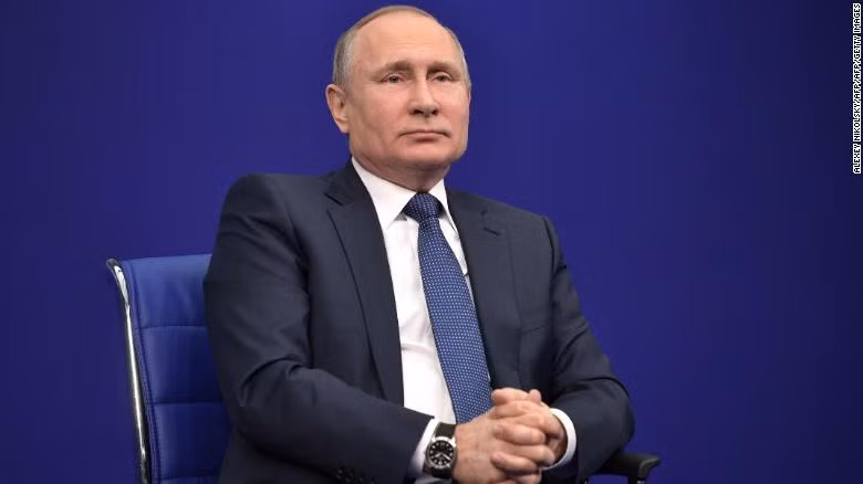 Một điều thú vị là ông nội của Tổng thống Putin là ông Spiridon Ivanovich từng là một đầu bếp tại nơi nghỉ của gia đình lãnh tụ Lenin và nhà lãnh đạo Stalin ở Gorki, gần Moscow.