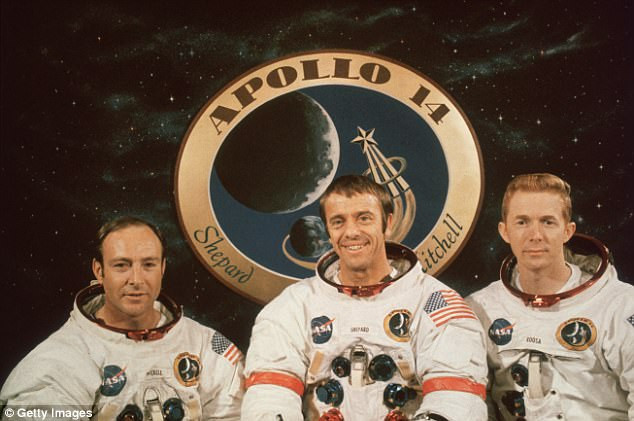 Phi hành gia Mỹ Edgar Mitchell lên Mặt trăng năm 1971 trên chuyến tàu Apollo 14. Ông là người thứ 4 đặt chân lên Mặt trăng và nhiều lần tuyên bố người ngoài hành tinh đã liên lạc với con người. Tuy nhiên, chính phủ Mỹ phủ nhận thông tin này.