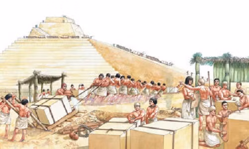 Làm việc cùng với những công nhân có tay nghề cao là sự giúp sức của khoảng 16.000 - 20.000 thợ phụ, phụ trách làm đường dốc, trộn vữa, cung ứng thực phẩm, quần áo, nhiên liệu...