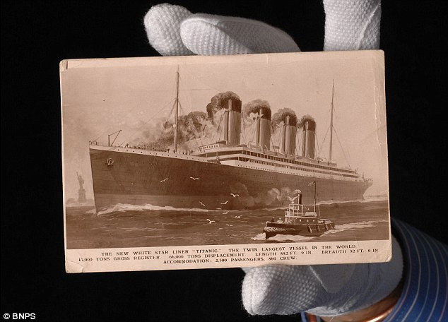 Ban đầu, David Blair là sĩ quan chỉ huy cao cấp thứ 2 trong chuyến hành trình vượt Đại Tây Dương đến New York đầu tiên của tàu Titanic.