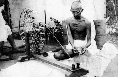 Nhân vật nổi tiếng lịch sử Mahatma Gandhi được người đời nhớ đến là người đã đấu tranh giành độc lập cho Ấn Độ. Những nỗ lực của ông đã góp phần giúp Ấn Độ giành được độc lập năm 1947.