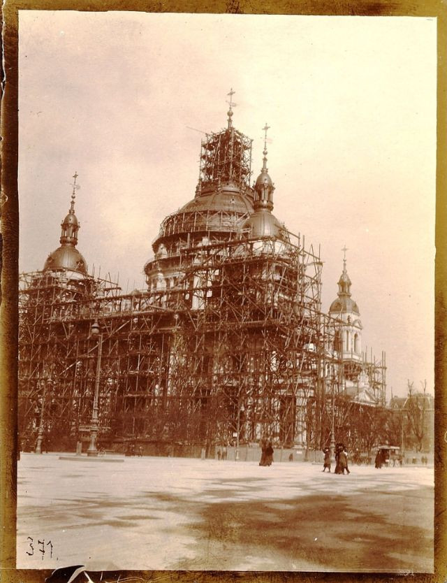 Một nhà thờ đồ sộ ở thủ đô Berlin của Đức trong quá trình thi công xây dựng.