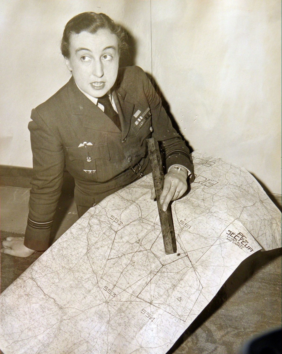 Nữ điệp viên Witherington đã chỉ huy hơn 1.000 người thực hiện nhiều vụ tấn công vào các tuyến đường sắt và các tuyến tiếp tế quan trọng khác nhằm ngăn chặn quân đội phát xít Đức tiến lên miền Bắc hoặc quay trở lại Đức trong thời gian từ 1944 - 1945.