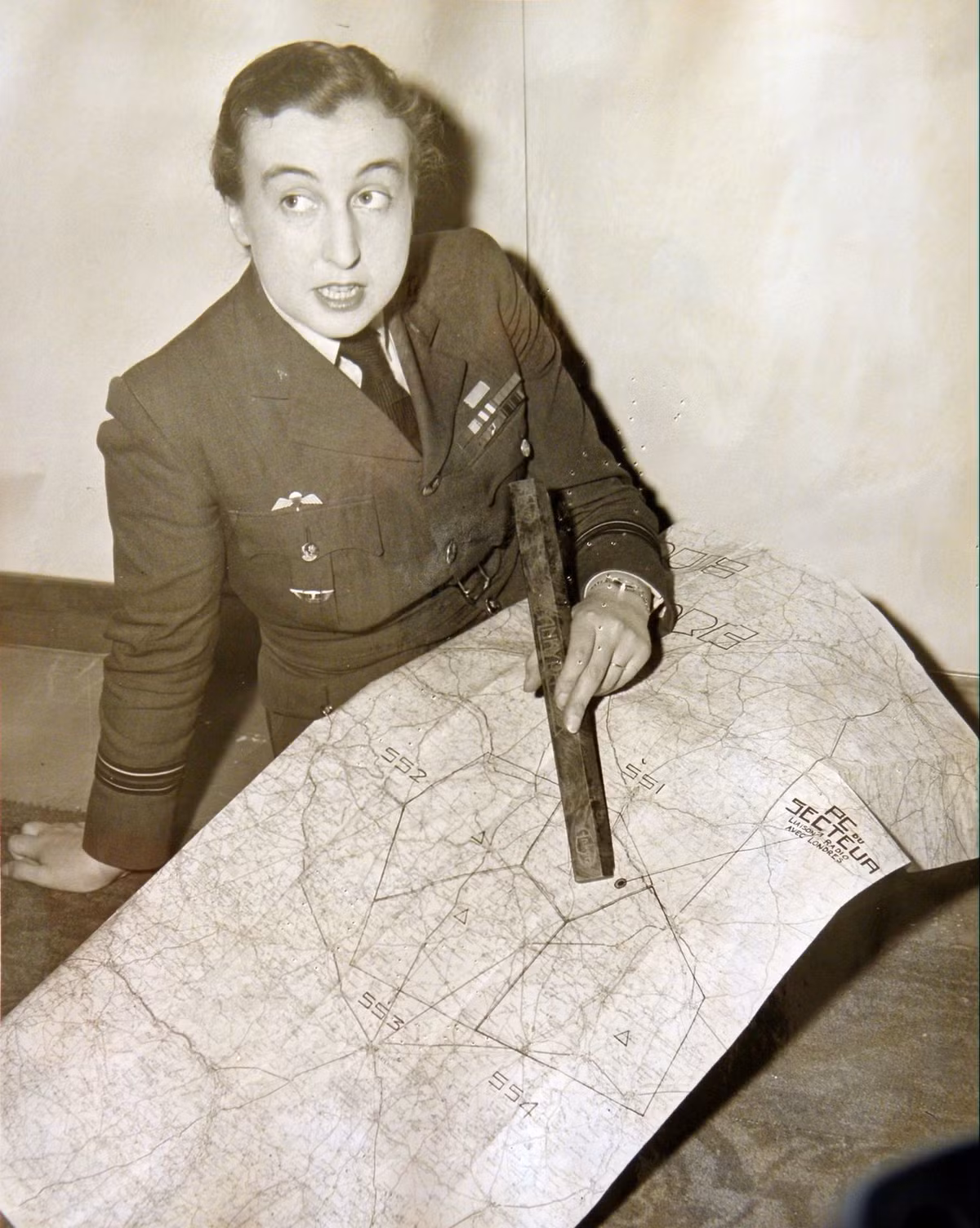 Nữ điệp viên Witherington đã chỉ huy hơn 1.000 người thực hiện nhiều vụ tấn công vào các tuyến đường sắt và các tuyến tiếp tế quan trọng khác nhằm ngăn chặn quân đội phát xít Đức tiến lên miền Bắc hoặc quay trở lại Đức trong thời gian từ 1944 - 1945.