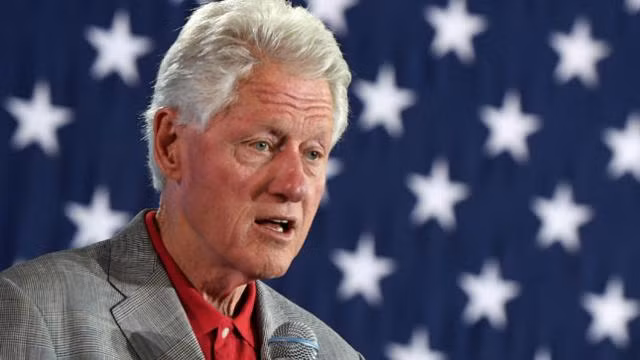 Năm 13 tuổi, Tổng thống Bill Clinton từng làm nhân viên bán tạp hóa ở Arkansas.