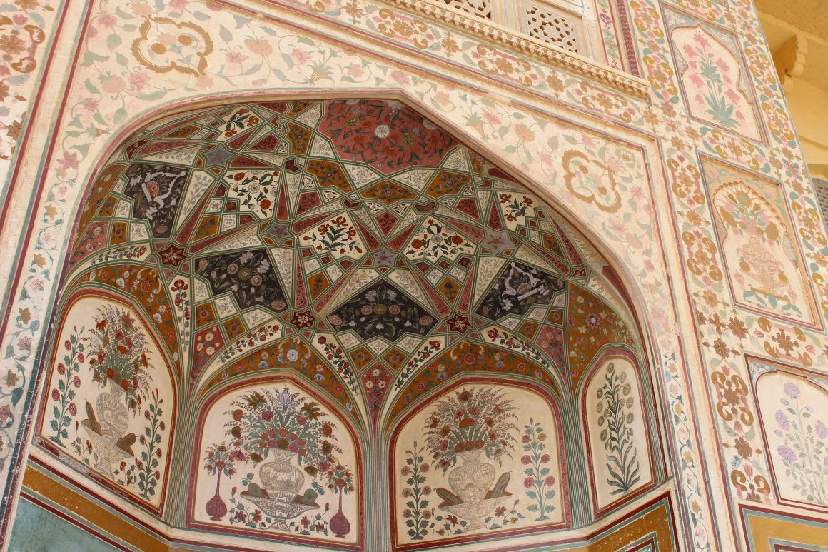 Do vậy, hàng năm, rất nhiều du khách ghé thăm Jaipur để chiêm ngưỡng những công trình kiến trúc độc đáo của nơi đây.