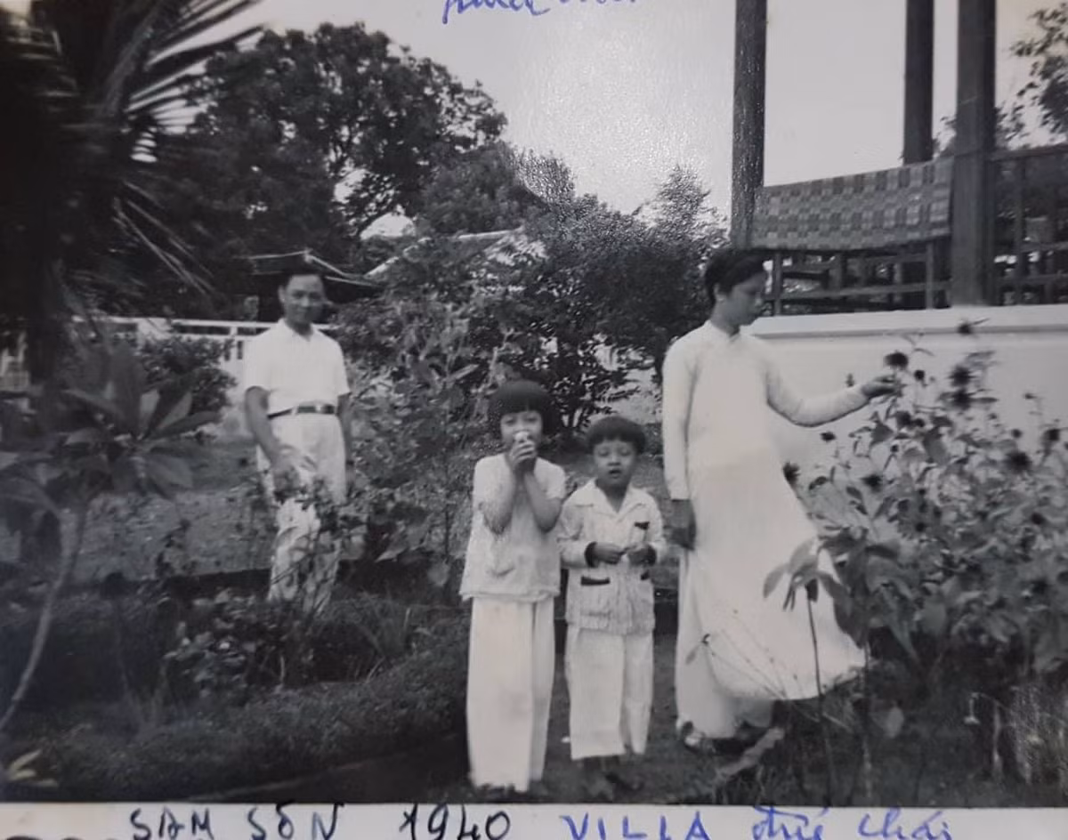 Thầy lang Định cùng vợ và 2 con trong căn biệt thự ven biển mang tên Đức Thái của một người họ hàng.