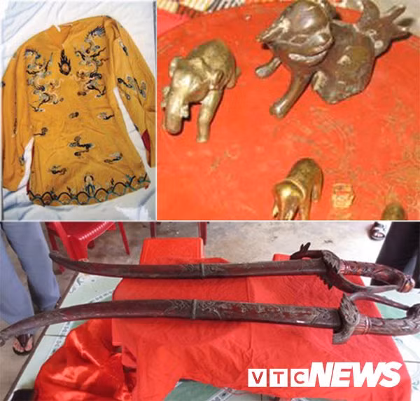 Một số bảo vật vua ban còn giữ được đến ngày nay (ảnh chụp lại)