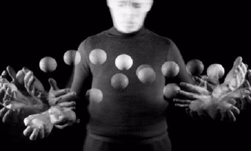 Những người mắc hội chứng này không thể cảm nhận được chuyển động theo đúng vận tốc thông thường, và thậm chí có thể thấy thời gian đứng yên.