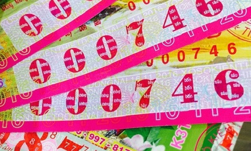 Được tặng vé số ngày 8/3, nhiều cán bộ, công chức tại Kon Tum may mắn trúng giải.