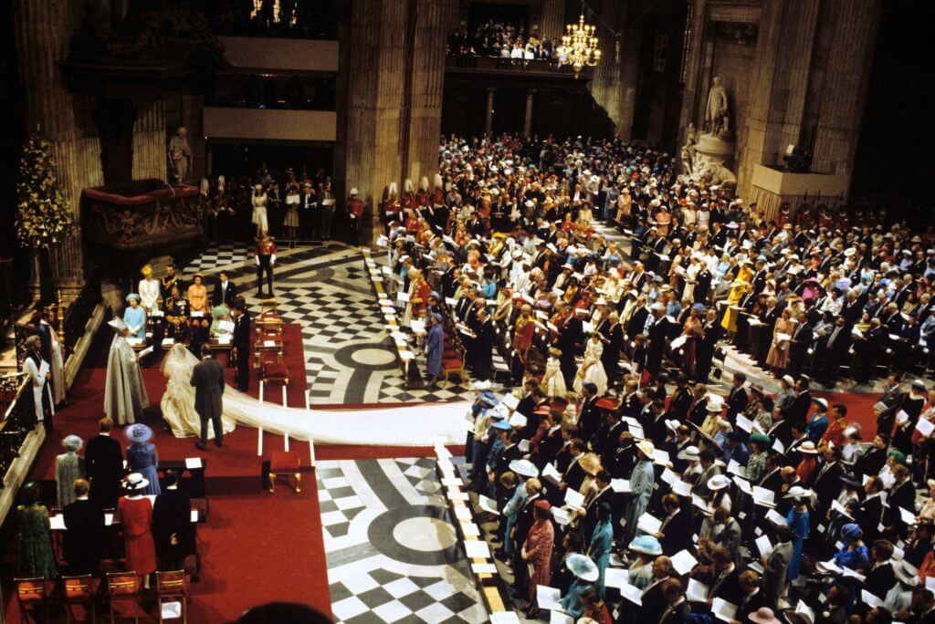 Theo ước tính, khoảng 750 triệu người trên toàn thế giới theo dõi đám cưới thế kỷ của Công nương Diana qua truyền hình.