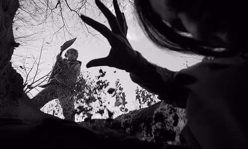 Họ sẽ đợi vài ngày cho đến khi thi hài phân hủy để chắc chắn rằng người thân của họ thực sự đã từ giã cõi đời. Nếu như họ còn sống thì sẽ sống lại trong đám tang và trở về trong niềm vui vỡ òa của gia đình, người thân và bạn bè.