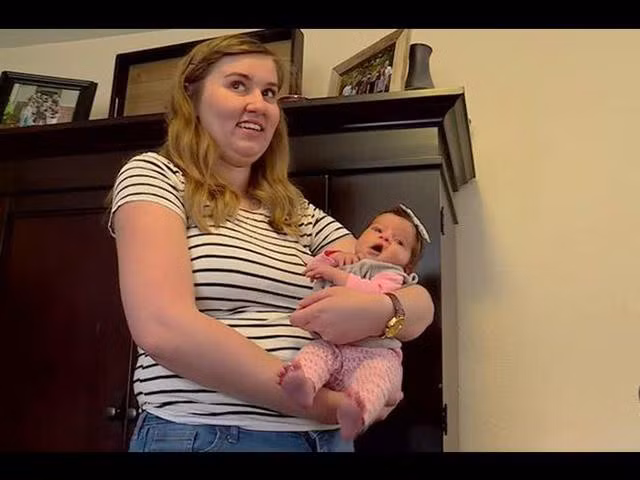 Bé Jane đã ngủ li bì đến mức quên cả ăn.