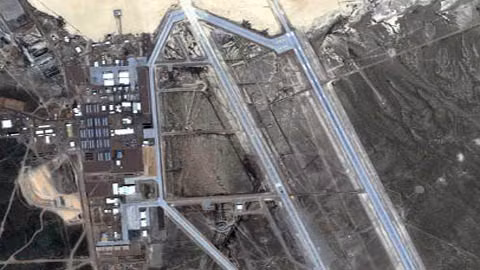 Tên gọi Vùng 51 tuyệt mật trên xuất phát từ cách Không quân Mỹ gọi căn cứ không quân này. Cụ thể, trên bản đồ quân sự, các vùng thử nghiệm vũ khí hạt nhân tại Nevada của Mỹ trong đó có vùng 51 được phân vùng đánh số. Do vậy, tên của Vùng 51 (Area 51) mà công chúng biết đến được quen gọi như vậy.