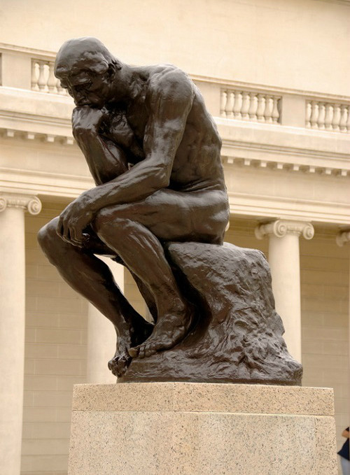 Bức tượng "The Thinker" (Người suy tưởng) được trưng bày tại bảo tàng Rodin, Paris, Pháp. Đây là một kiệt tác điêu khắc của nghệ sĩ người Pháp Auguste Rodin ở thế kỷ 19.