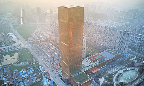 Tòa nhà khách sạn Gold Nugget với chiều cao 200m được xây dựng tại thành phố Nam Thông, tỉnh Giang Tô, Trung Quốc.