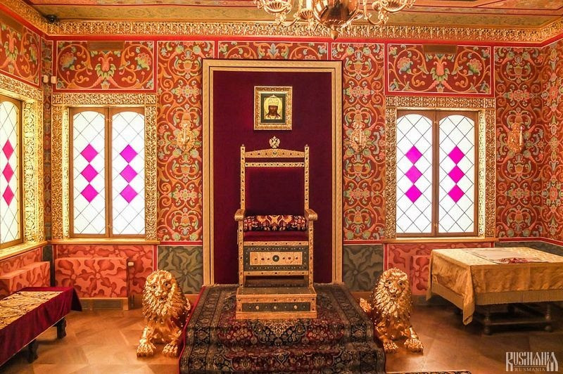 Vào năm 2010, chính phủ Nga cho xây dựng một bản sao cung điện gỗ Kolomenskoye với kích thước giống như ban đầu.