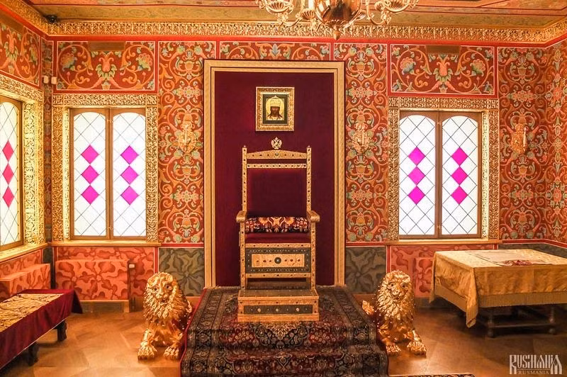 Vào năm 2010, chính phủ Nga cho xây dựng một bản sao cung điện gỗ Kolomenskoye với kích thước giống như ban đầu.