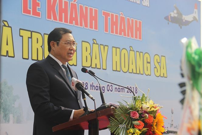 Phát biểu tại Lễ khánh thành, Chủ tịch UBND TP. Đà Nẵng ông Huỳnh Đức Thơ bày tỏ: “Người Đà Nẵng cùng du khách thập phương có thể đến đây để tận mắt chứng kiến những bằng chứng lịch sử và pháp lý khẳng định quá trình xác lập và thực thi chủ quyền của người Việt đối với quần đảo này. Nhưng quan trọng hơn là để luôn nhớ rằng cho đến tận hôm nay, thành phố Đà Nẵng vẫn chưa được hoàn toàn giải phóng bởi ngoài biển khơi còn nguyên một huyện bị ngoại bang chiếm đóng trái phép... Nhà Trưng bày Hoàng Sa sẽ làm cho tâm thức ấy càng sâu sắc hơn, khắc khoải hơn, củng cố thêm niềm tin sẽ có ngày huyện đảo thân yêu của chúng ta thoát được sự chiếm đóng của ngoại bang để trở về đoàn tụ trên thực tế với các quận huyện khác trong đất liền của thành phố Đà Nẵng. Tôi nói là đoàn tụ trên thực tế bởi chúng ta vẫn chưa đòi lại được Hoàng Sa, nhưng còn nhớ là chưa mất!”..