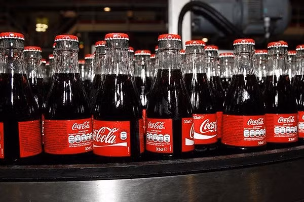 Việc mua một lon Coca mát lạnh để giải khát ở Cuba là không thể, do loại đồ uống phổ biến khắp thế giới này không được bày bán tại đây. Cùng với Triều Tiên, Cuba là quốc gia thứ hai trên thế giới cấm bán đồ uống nhãn hiệu Coca-Cola. Lệnh cấm này đã tồn tại trong gần 60 năm qua và mới được gỡ bỏ vào năm 2015.