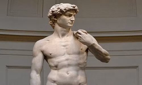 Họa sĩ người Italy Michelangelo là "cha đẻ" của bức tượng David. Kiệt tác này được hoàn thành trong thời kỳ Phục Hưng vào những năm 1501 - 1504.